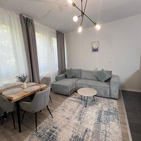 Queens Peak Apartments ケルン エクステリア 写真